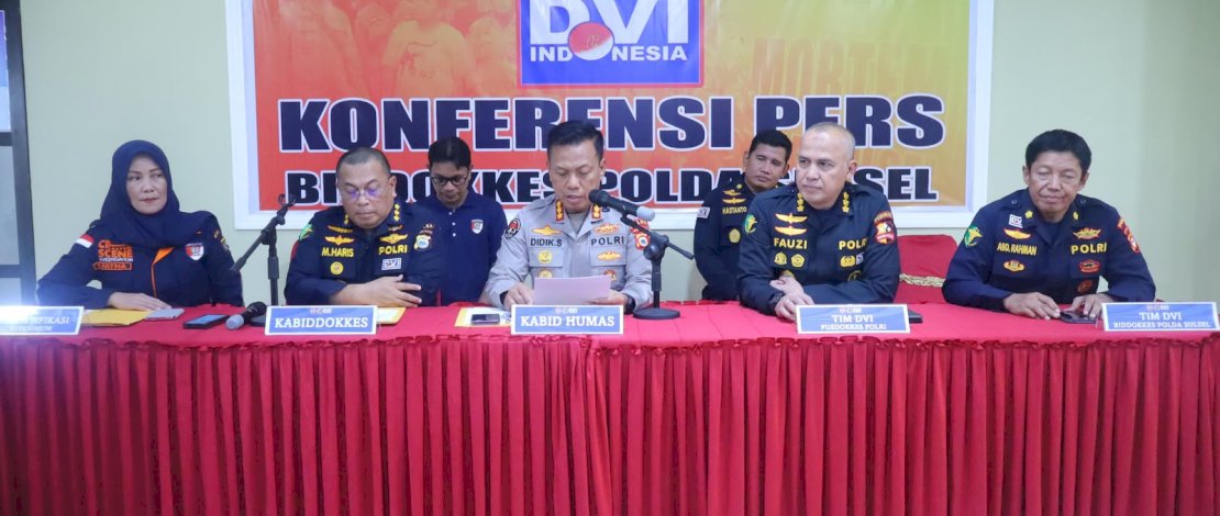 Konferensi pers terkait perkembangan penanganan korban kecelakaan laut KM Nurul Salsa yang terjadi di perairan Kepulauan Selayar, yang dilaksanakan Biddokkes Polda Sulsel, Kamis, 23 Juli 2026.