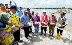 Ground Breaking Pembangunan Tanggul 200 Meter di Sungai Rongkong, Gubernur Sulsel Perkuat Penanganan Banjir di Luwu Utara