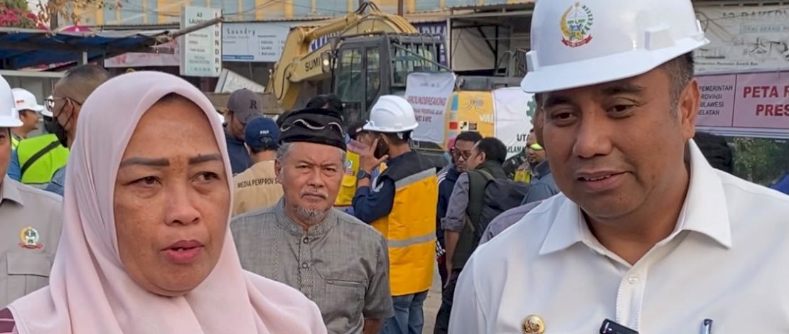Bupati Maros Chaidir Syam (Kiri) bersama Camat Moncongloe Suhartini hadir pada groundbreaking pembangunan preservasi jalan