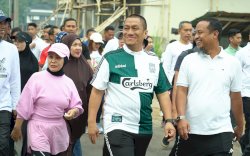 Bersama Gubernur Sulsel, Bupati Ibas Jalan Santai Anti Mager di HUT Toraja Utara