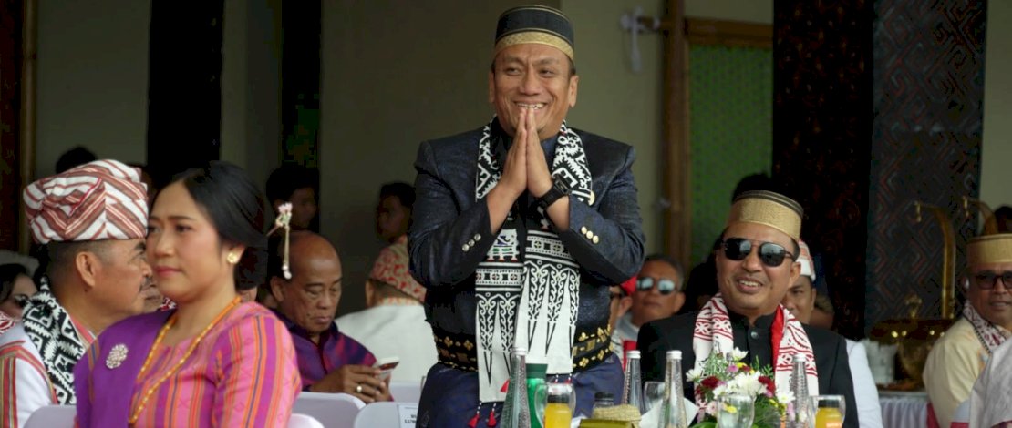 Bupati Luwu Timur, Irwan Bachri Syam, menghadiri Puncak Perayaan Hari Ulang Tahun (HUT) ke-18 Kabupaten Toraja Utara yang berlangsung meriah di Lapangan Bakti, Rantepao, Sabtu, 25 Juli 2026.
