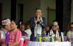 Di HUT Toraja Utara, Bupati Frederik Terang-terangan Puji Luwu Timur Sebagai Role Model Penataan Daerah di Sulsel