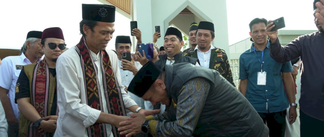 Semangat kebersamaan mewarnai penyambutan Ustadz Abdul Somad (UAS) di kediaman Bupati Luwu Timur, Irwan Bachri Syam, di Desa Puncak Indah, Kecamatan Malili, Minggu, 26 Juli 2026.