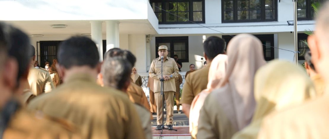 Wali Kota Makassar Munafri Arifuddin memimpin apel gabungan lingkup Pemerintah Kota Makassar, di Halaman Kantor Balaikota Makassar, Senin, 27 Juli 2026.