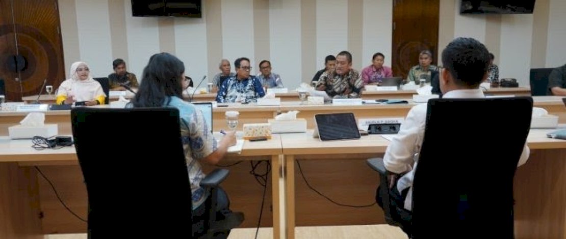 Bupati Luwu Timur, Irwan Bachri Syam, didampingi Sekda Ramadhan Pirade, saat menemui Komnas HAM untuk menjelaskan terkait dampak industri PT IHIP, beberapa waktu lalu.