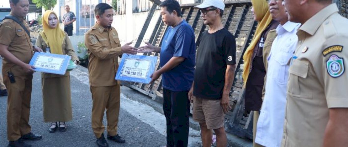 Tasming Hamid Serahkan Bantuan untuk Korban Kebakaran di Bacukiki Barat, Tegaskan Pemkot Hadir Saat Warga Tertimpa Musibah