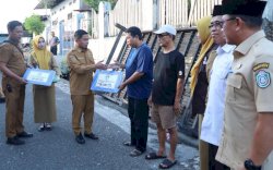 Tasming Hamid Serahkan Bantuan untuk Korban Kebakaran di Bacukiki Barat, Tegaskan Pemkot Hadir Saat Warga Tertimpa Musibah