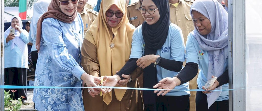 Wakil Bupati Luwu Timur, Puspawati Husler, secara resmi melaunching Rumah Hijau untuk Semesta, program bantuan pembangunan green house dan rumah kompos bagi Kelompok Wanita Tani (KWT) Wulasi Mandiri, Desa Manurung, Kecamatan Malili, Selasa, 28 Juli 2026.
