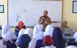 Kadis Kominfo Goes to School Sambangi Bonetambo, Anak Pulau Dibekali Kecakapan Digital