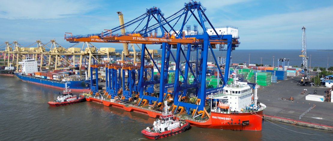 Pelindo Marine mendukung kelancaran kedatangan alat bongkar muat modern yang didatangkan PT Pelabuhan Indonesia (Persero) hingga Juli 2026.