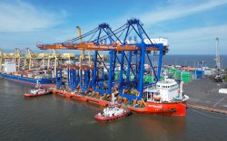 Pelindo Marine Dukung Distribusi 6 QCC dan 18 RTG Baru di Belawan dan Surabaya