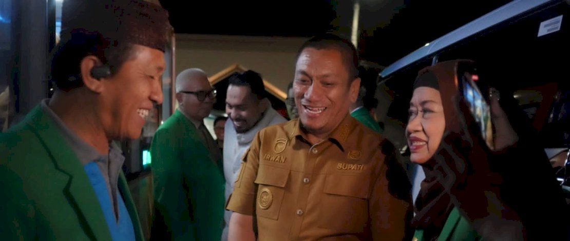 Bupati Luwu Timur Irwan Bachri Syam saat menerima kunjungan silaturahmi jajaran Yayasan Wakaf UMI dan PT Marlip Indo Mandiri di kediaman pribadinya, Malili, Selasa, 28 Juli 2026.
