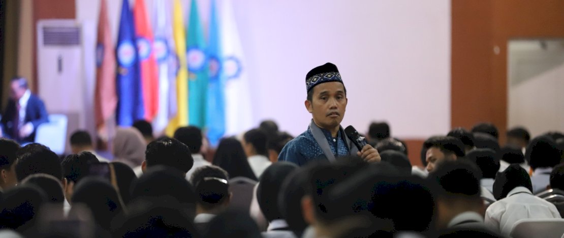 Ustadz Maulana Bekali Mahasiswa Baru Poltekpar Makassar: Raih Dunia dan Akhirat dengan Ilmu