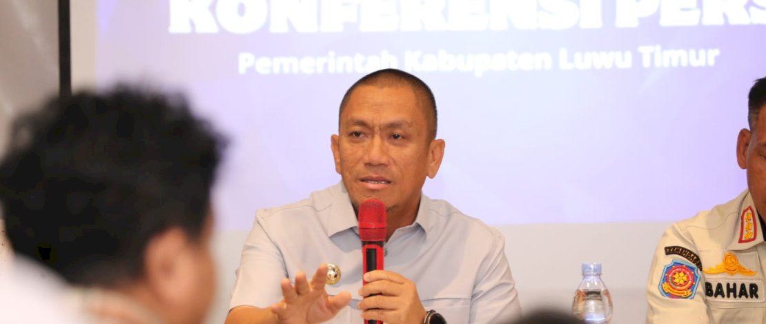 Bupati Luwu Timur, Irwan Bachri Syam, buka suara terkait proses pengosongan aset daerah seluas 395,81 hektare di Dusun Laoli, Desa Harapan, Kecamatan Malili, yang disiapkan untuk pembangunan Proyek Strategis Nasional (PSN) Kawasan Industri Indonesia Huali Industry Park (IHIP).
