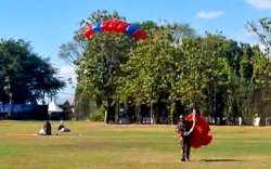 Besok Langit Makassar Bakal Dihiasi Atraksi Terjun Payung Kopaska, Kowal Ikut Unjuk Keberanian