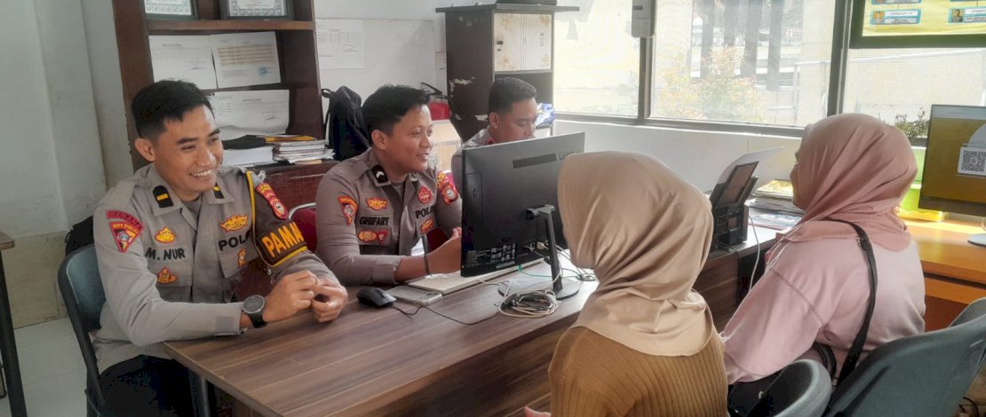 Sentra Pelayanan Kepolisian Terpadu (SPKT) Polres Kepulauan Selayar hadir sebagai salah satu pintu utama pelayanan kepolisian kepada masyarakat.
