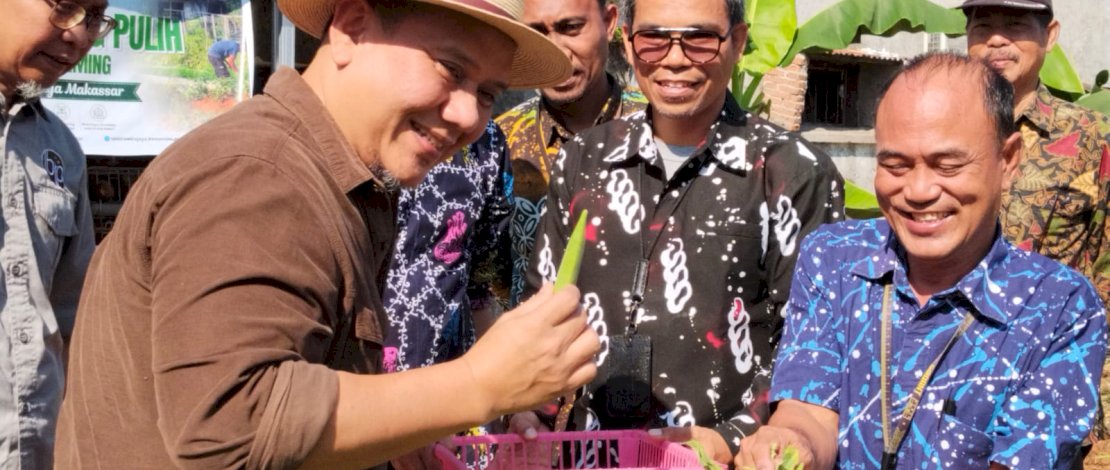 Fadli Padi Reborn Kunjungi Urban Farming Disabilitas di Makassar, Panen Okra hingga Nyanyikan &ldquo;Kasih Tak Sampai&rdquo;