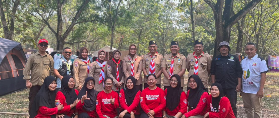 Komitmen Ketua Kwarcab Gerakan Pramuka Luwu Timur, dr. Ani Nurbani Irwan, dalam mendukung pembinaan generasi muda kembali ditunjukkan melalui kehadirannya di tengah Kontingen Pramuka Penggalang Luwu Timur yang mengikuti Jambore Nasional (Jamnas) XII Tahun 2026, di Bumi Perkemahan dan Graha Wisata Pramuka (Buperta) Cibubur, Jakarta Timur, Jumat, 14 Agustus 2026.
