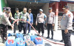 Setiap Tetes Berarti: Polisi di Selayar Salurkan 10 Ribu Liter Air Bersih untuk Warga di Tengah Kemarau