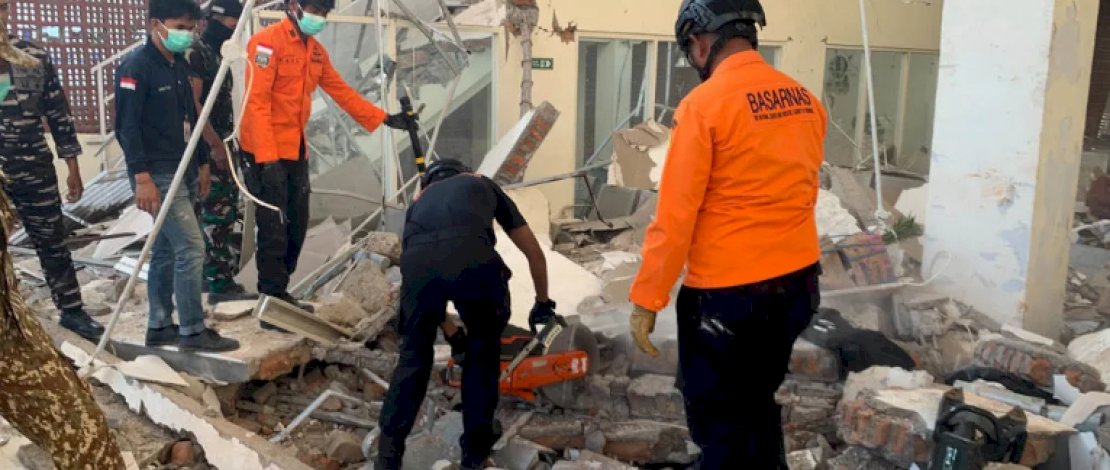 Gempa Flores: 33 Orang Meninggal, 23 Luka-luka, Empat Warga Masih Terjebak