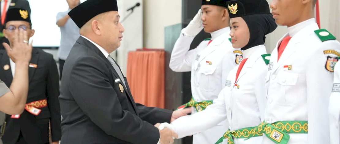 Munafri Kukuhkan 70 Paskibraka Kota Makassar untuk Upacara HUT RI ke-81 di Karebosi