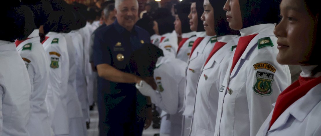 Anggota Paskibraka Kabupaten Pinrang Resmi Dikukuhkan, Bupati Irwan Tekankan Pembentukan Karakter