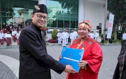Taruna Ikrar Pimpin Upacara HUT RI, Pegawai BPOM Kenakan Pakaian Adat Nusantara