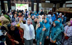 Wagub Sulsel Buka Pelatihan Perempuan dan Serahkan Dukungan Usaha bagi UPPKA Jeneponto dan Takalar