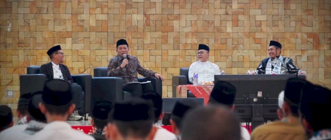 Menteri Koperasi (Menkop) Ferry Juliantono mendorong ormas Islam masjid, pesantren, dan berbagai komunitas umat untuk bersama-sama membangun kekuatan ekonomi melalui koperasi.
