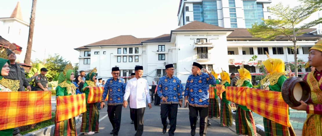 Saksikan Pawai Ta&rsquo;aruf, Gubernur Sulsel Sambut 117 Kontingen MTQ VIII KORPRI Nasional 2026