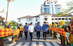 Saksikan Pawai Ta&rsquo;aruf, Gubernur Sulsel Sambut 117 Kontingen MTQ VIII KORPRI Nasional 2026