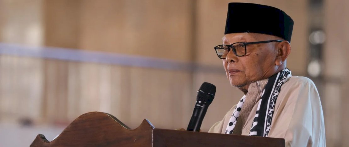 Ketum MUI Kiai Anwar Iskandar Apresiasi Pengukuhan Massal 10.000 Guru Qur&rsquo;an Wahdah Islamiyah