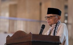 Ketum MUI Kiai Anwar Iskandar Apresiasi Pengukuhan Massal 10.000 Guru Qur&rsquo;an Wahdah Islamiyah