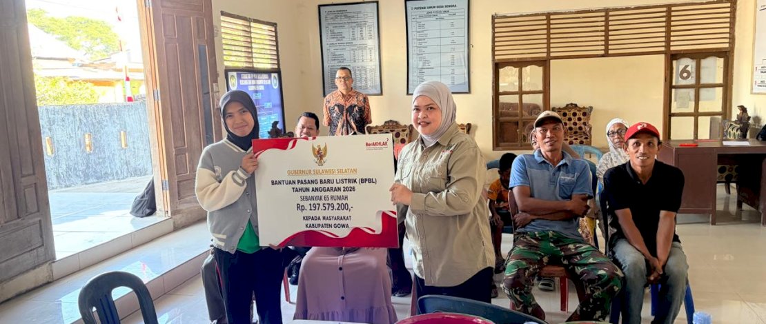 Gubernur Sulsel Salurkan Bantuan Pasang Baru Listrik untuk 130 Rumah Tangga di Gowa dan Bantaeng