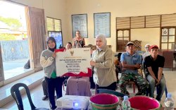 Gubernur Sulsel Salurkan Bantuan Pasang Baru Listrik untuk 130 Rumah Tangga di Gowa dan Bantaeng