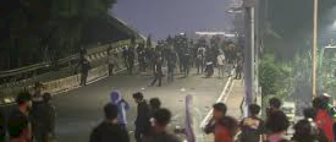 322 Orang Diamankan Usai Kericuhan di Depan DPR/MPR, Polisi Sita Golok hingga 19 Mata Panah