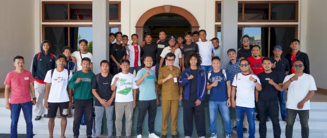 Sekda Pinrang Lepas Kontingen Piala Gubernur, Tekankan Sportivitas dan Jaga Nama Daerah