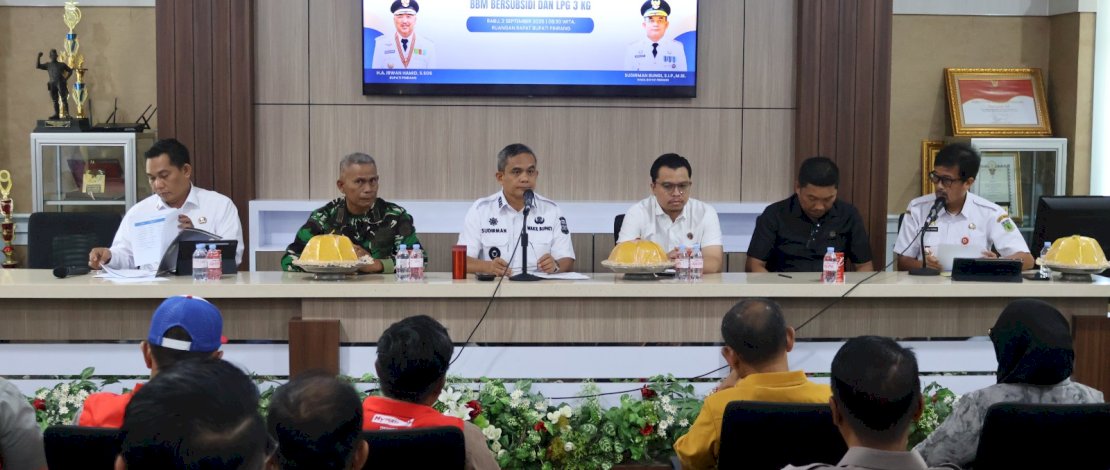 rapat lanjutan yang dipimpin Wakil Bupati Pinrang, Sudirman Bungi, Rabu (2/9/2026).
Pertemuan itu melibatkan unsur TNI/Polri, Pertamina, Hiswana Migas, serta para agen penyalur BBM dan elpiji.