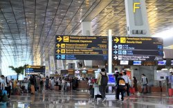 Abu Vulkanik Anak Krakatau Ganggu Penerbangan, Soetta dan Halim Masih Ditutup