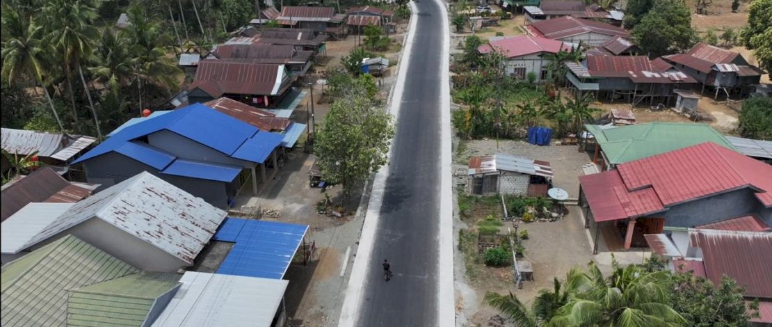 Gubernur Andi Sudirman Tinjau Perbaikan Jalan Ujung Lamuru-Palattae, Warga Bone: 4 Tahun Kita Menderita Makan Debu