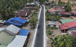 Gubernur Andi Sudirman Tinjau Perbaikan Jalan Ujung Lamuru-Palattae, Warga Bone: 4 Tahun Kita Menderita Makan Debu