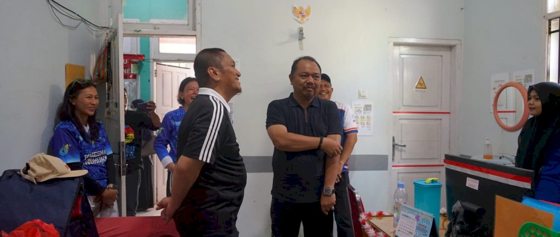 Bupati Luwu Timur, Irwan Bachri Syam, meninjau langsung kondisi Puskesmas Angkona untuk memastikan pelayanan kesehatan kepada masyarakat berjalan optimal.