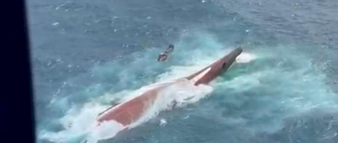 Penampakan KM Virgo Transport 8 yang mengalami kecelakaan di Laut Jawa.