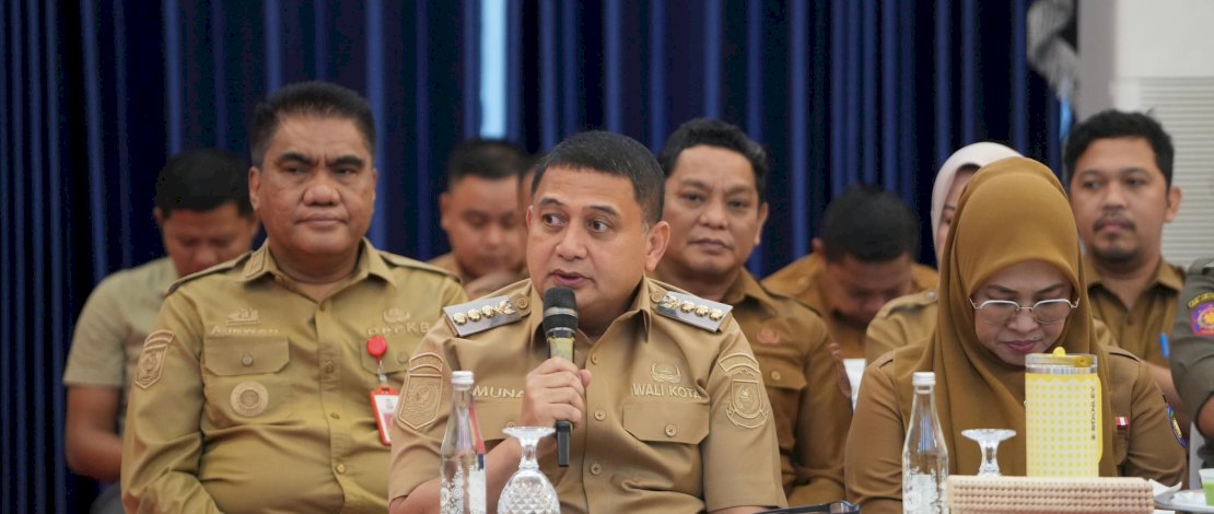 ali Kota Makassar Munafri Arifuddin hadiri Rapat Monitoring dan Evaluasi Penyaluran BBM Bersubsidi pada SPBU se-Sulawesi Selatan. Rapat berlangsung di Baruga Asta Cita, Rumah Jabatan Gubernur Sulsel, Senin (14/9/2026).
