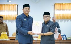 Rapat Paripurna, Bupati Bantaeng Serahkan Ranperda Perubahan APBD 2026 dan Dua Ranperda Strategis
