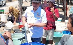 Lukman B Kady Salurkan Air Bersih untuk Warga Bontomanai Takalar di Tengah El Nino