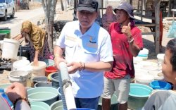 Lukman B Kady Salurkan Air Bersih untuk Warga Bontomanai Takalar di Tengah El Nino