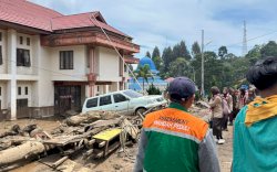 Potret Kerusakan Bencana di Solok: Batu Besar dan Lumpur Tebal Terjang Permukiman Warga