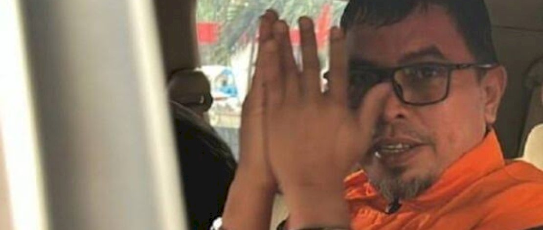Bupati Bolaang Mongondow Utara (Bolmut), Sirajudin Lasena, diamankan dalam operasi pada Senin (21/9/2026) terkait dugaan korupsi proyek pembangunan jalan di lingkungan Dinas Pekerjaan Umum dan Penataan Ruang (PUPR) Bolmut.
