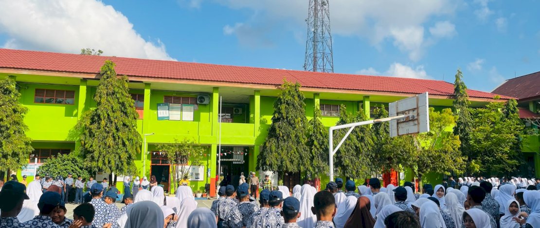Satuan Lalu Lintas Polres Kepulauan Selayar kembali melaksanakan program Police Goes To School melalui kegiatan Polantas Karib dengan memberikan sosialisasi dan edukasi keselamatan, ketertiban dan kelancaran lalu lintas kepada pelajar UPT SMP Negeri 1 Kepulauan Selayar, Kamis, 24 September 2026.
